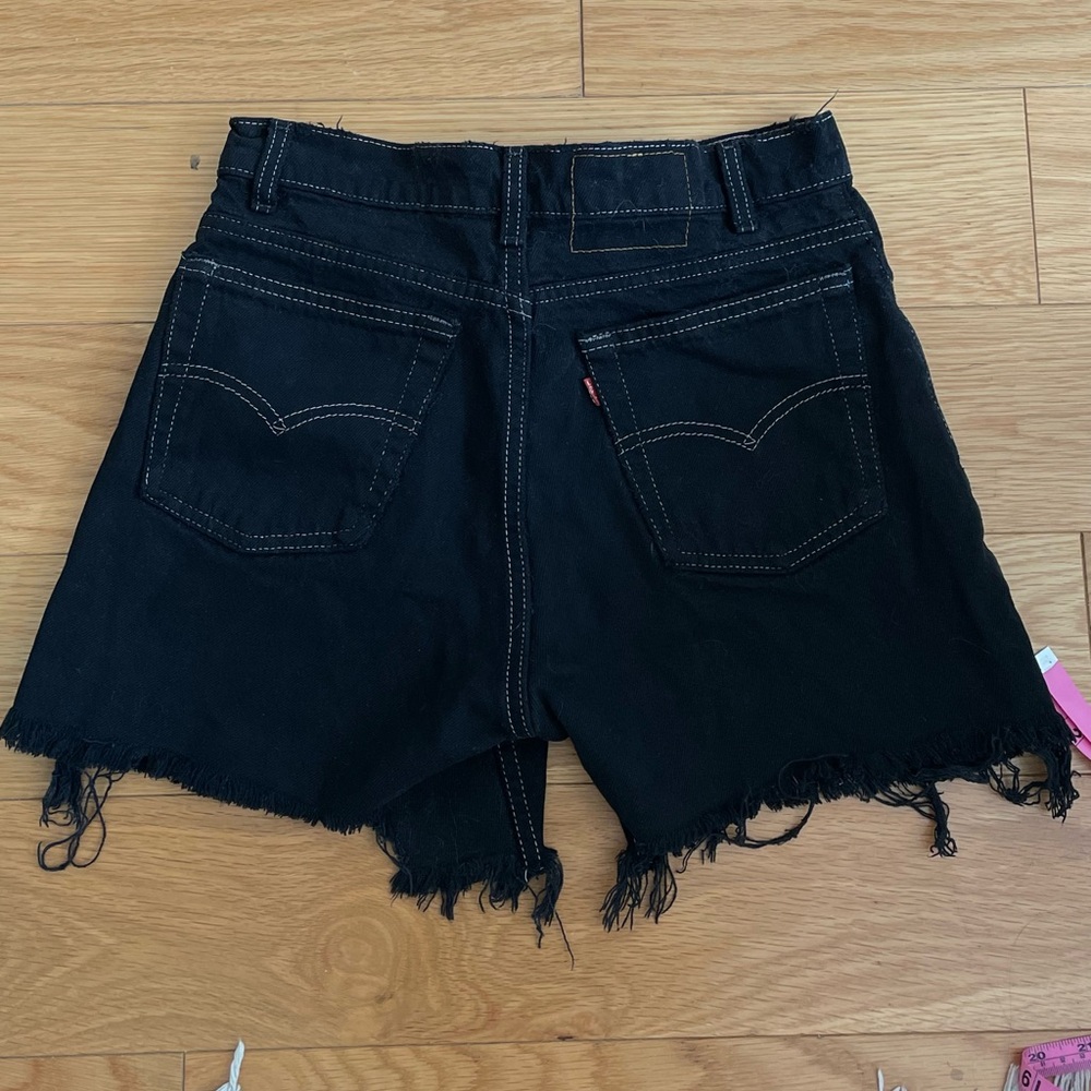 Vintage black Levi shorts - Picture 3 of 4